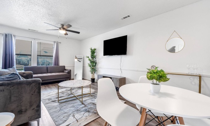 Bentonville Apartment | Cozy 2BD Near Walmart HQ | Long Stay Discounts