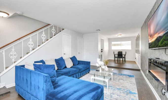 Houston House | Cozy 2bed Townhome Galleria Gem