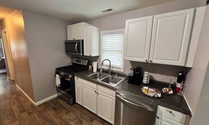 Glendale House | Cozy 2bedr/1bath house facing Glendale park