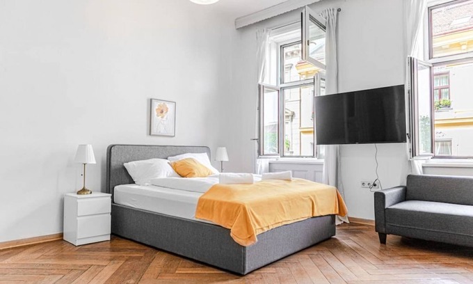 Wahring Apartment | Cozy 2BR Apt. near AKH Hospital-ideal for Longstay