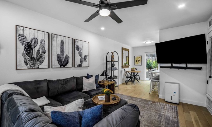South Lamar Condo | Cozy 2BR Condo in Vibrant SoLa