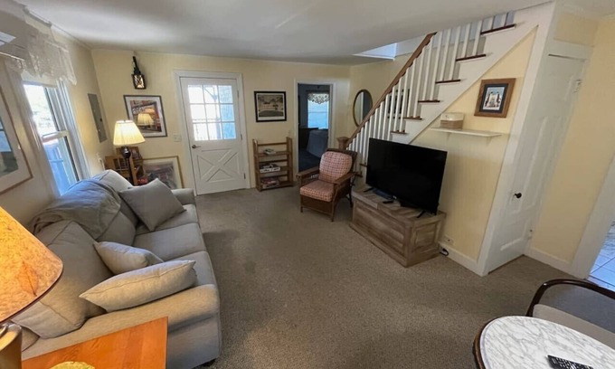 Bar Harbor House | Cozy 2BR in Downtown Bar Harbor! [Agamont Cottage]