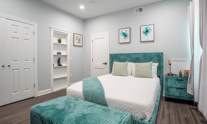 Garden Court Apartment | Cozy 2BR Loft 2nd Floor Retreat/The Loft@Cedar Park Philadelphia