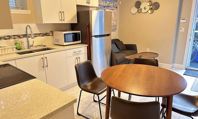 East Side House | Cozy 2BR Suite | Near Skytrain | Close to DT Vancouver