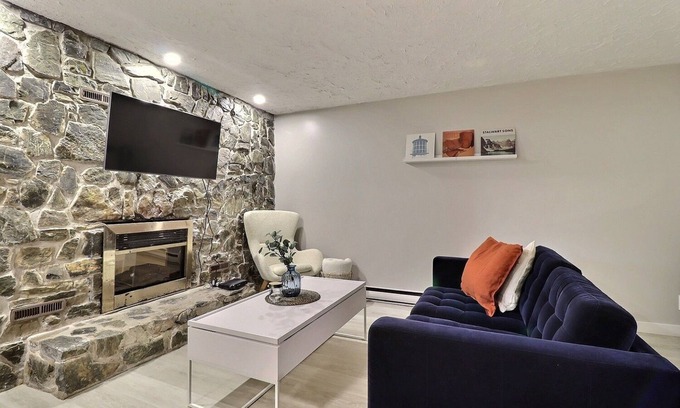 Moncton Apartment | Cozy 3 Bed Apt - 2 min from Moncton Hospital - Pet-Friendly!