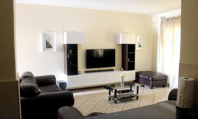 Greater Johannesburg Metropolitan Area Apartment | Cozy 3 Bed Duplex ,sleeps 6 With Double Bathroom