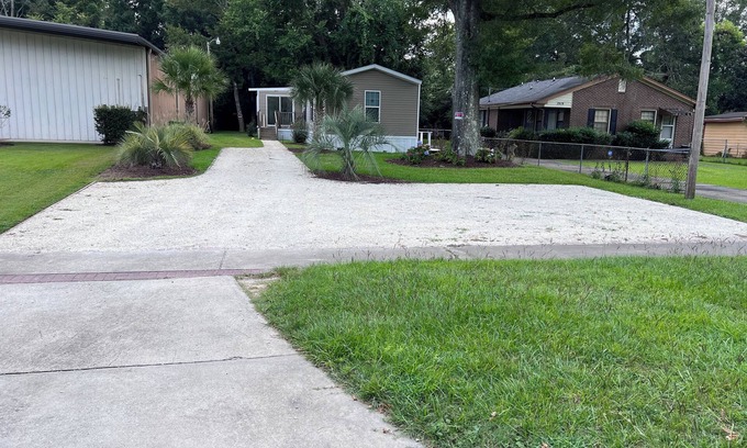 Georgetown House | Cozy 3 Bedroom 2 Full bathroom Home located minutes from Historic Downtown.