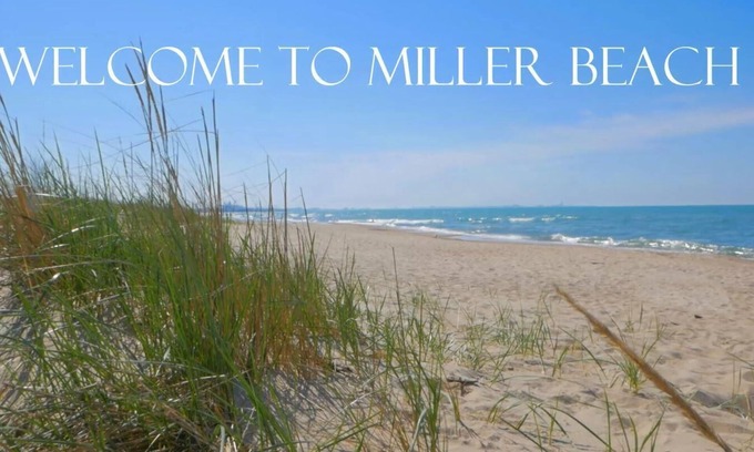 Miller Beach Condo | Cozy 3-bedroom 3 bathroom condo with AC, WiFi in charming Miller Beach