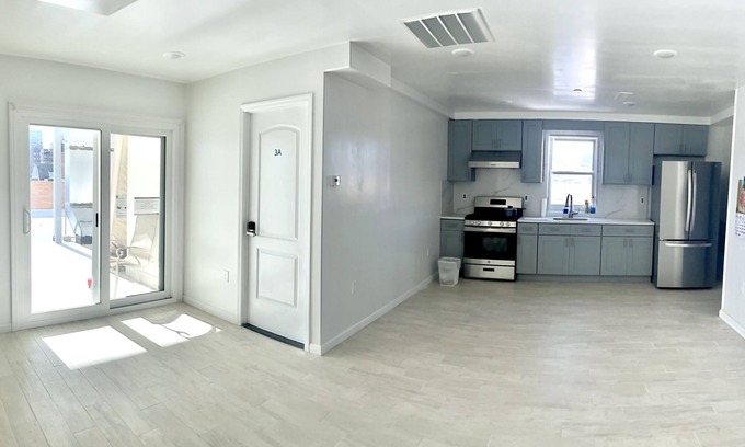 East Flushing Apartment | Cozy 3-bedroom Apartment with Huge Balcony in Delightful Queens with WiFi, AC