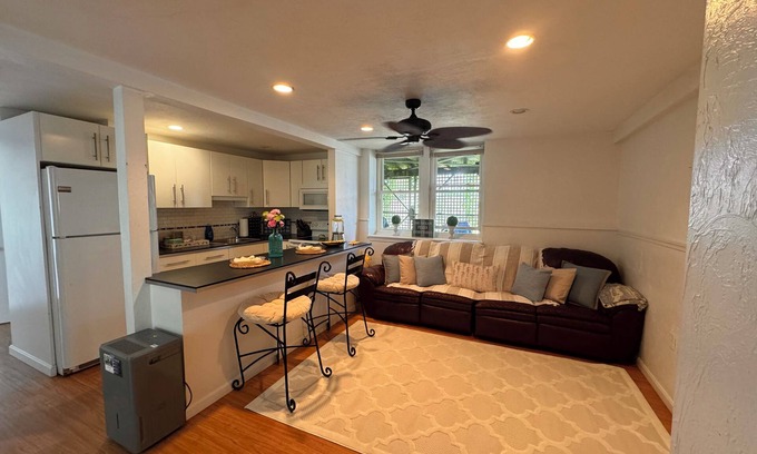 Kenberma Apartment | Cozy 3-bedroom apartment with AC and WiFi in charming Hull