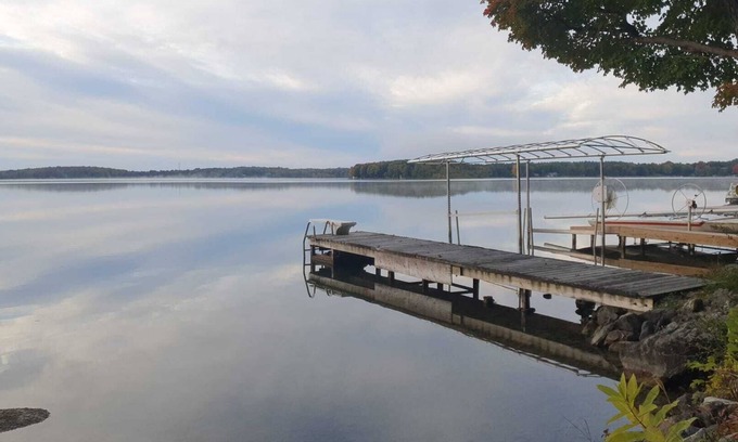 Grey Highlands House | Cozy 3-Bedroom cottage on lake Eugenia. Great Skiing/Hiking spots