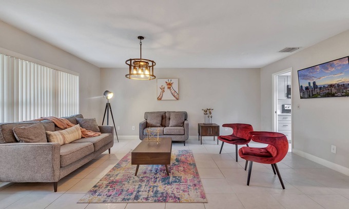 Orlando Hotel | Cozy 3-Bedroom Home 4-Minutes from Universal Studios