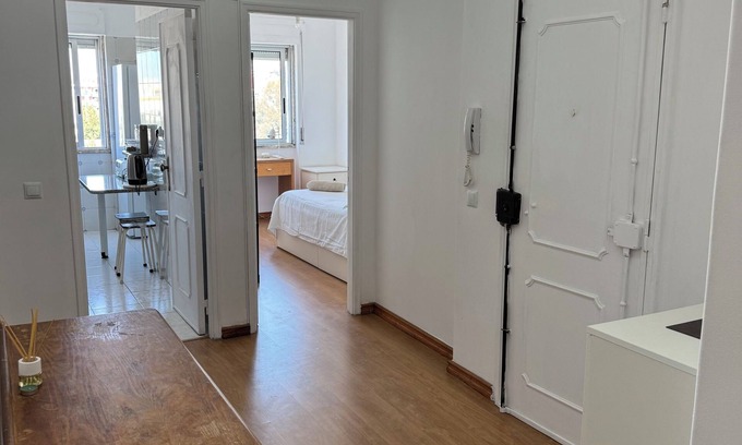 Queluz Apartment | Cozy 3-bedroom Monte-Abraão