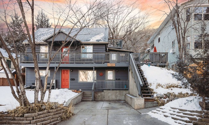 Glenwood Springs Cabin | Cozy 3-bedroom Trapper Cabin in central Glenwood with AC WiFi and yard. Sleeps 6