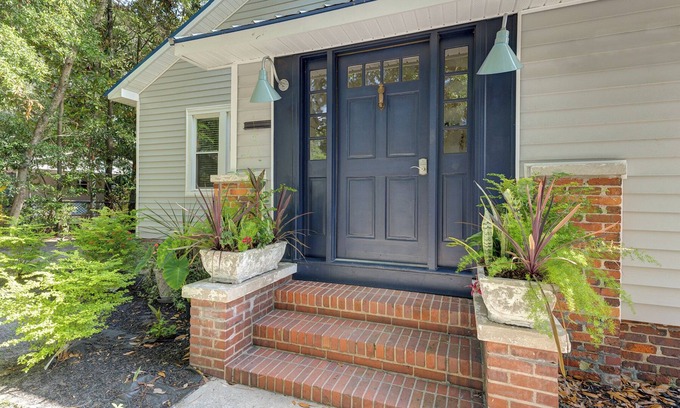 North Charleston House | Cozy 3 Bedroom Retreat in the Heart of Park Circle
