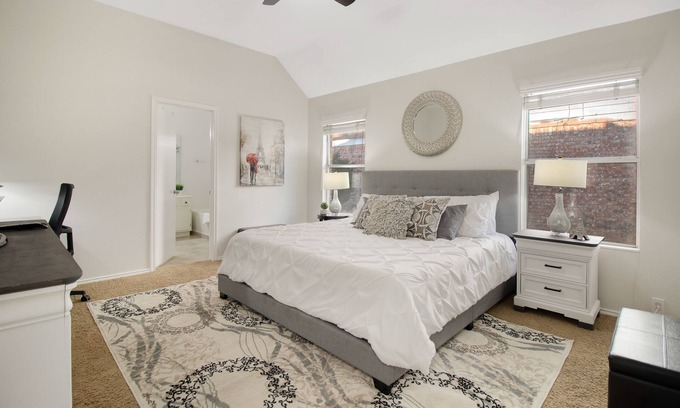 Grand Prairie House | Cozy 3 BR/Home Office/Backyard Gateway/Perfect for Longer Stays