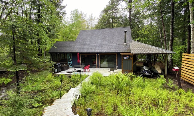 Bridgton House | Cozy 3 BR house in Bridgton, steps from Moose Pond; 3 min drive to Pleasant Mtn