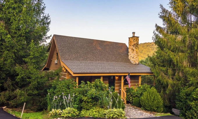 Foscoe Cabin | Cozy 3 level cabin in charming Banner Elk. Stunning views and central location.