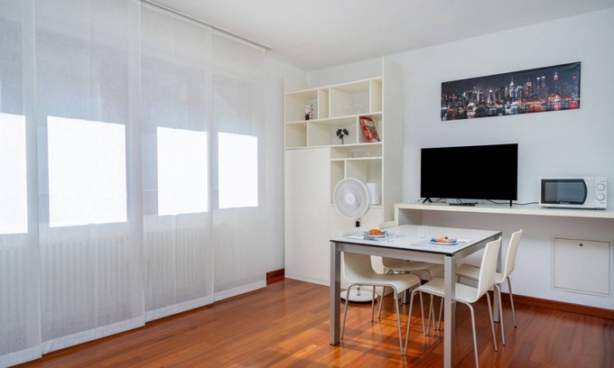 Udine Apartment | Cozy 38 sqm apartment for 2 people, located near the Porta di Aquileia in Udine. It features a reserved covered parking space for guests, offering comfort and convenience. The area is rich in history and charm, just steps away from Udine's historic cente