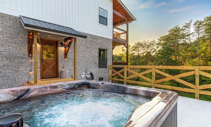 Sevierville Cabin | *Cozy 3BD Cabin w/HOT TUB! Fire Pit + Near LAKE!*