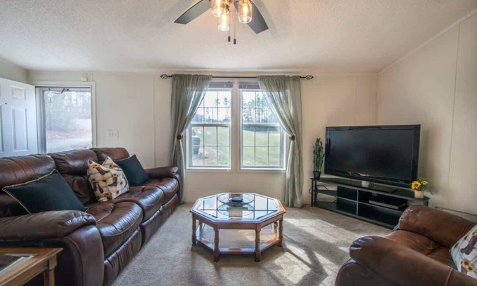 Hendersonville House | Cozy 3BR Hideaway Near Main Street & Lake Lure
