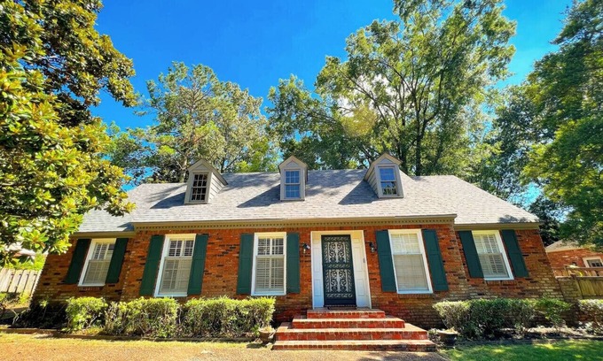 East Memphis House | Cozy 3BR Memphis Stay, Pet Friendly BBQ & Games