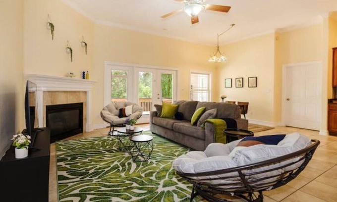 Tallahassee House | Cozy 4 bd Corn-hole Spacious
