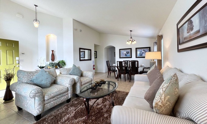 Veranda Palms House | Cozy 4 Bed 3 Bath Pool Home with Game Room-4450NP