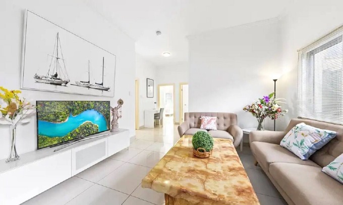 Mascot House | Cozy 4 Bedroom House at Prime Location