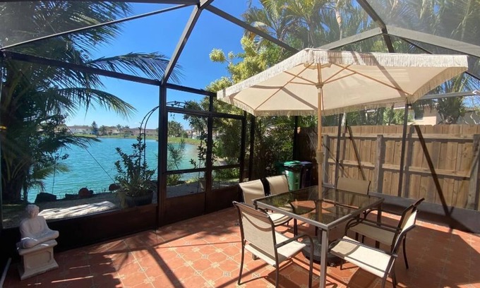 Richmond West House | Cozy 4 BR Town Home + Beautiful Lake View