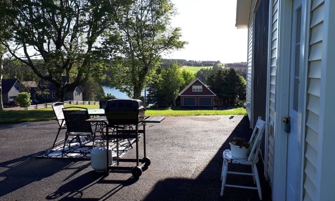 Granville Cottage | Cozy 4 season cottage near Cavendish, water view of the Trout River.