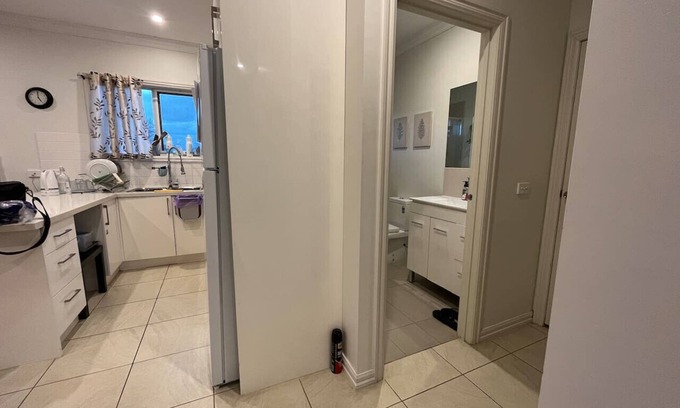 Clayton South House | Cozy 4B3B family home w parking WIFI @Clayton C25