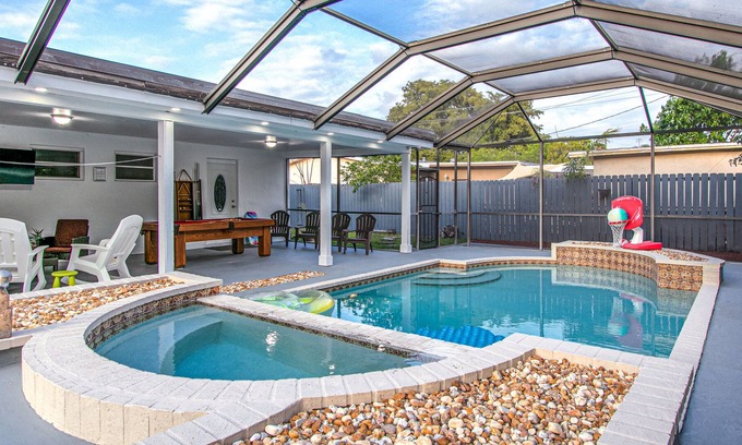 West Hollywood House | Cozy 4bed/2bath home with heated pool & Jacuzzi