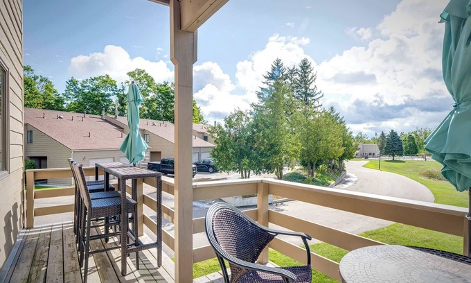 Harbor Springs Apartment | Cozy 4BR Condo - Pool Access, Near Ski & Lake