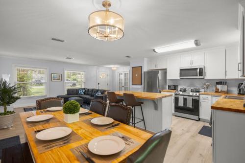 Ocala House | Cozy 4BR King Suite Home by WEC & Downtown!