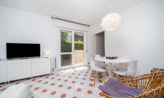 Grado Pineta Apartment | Cozy 56 sqm ground-floor apartment featuring a balcony running along the entire perimeter and a private garden, perfect for relaxation and tranquility. Located in Grado Pineta, a green and quiet area just steps from the sea and nature trails, it offers t