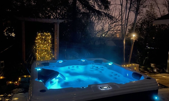 Represa House | Cozy 5BR Ranch Home with Hot Tub in Quiet Folsom Neighborhood