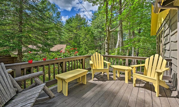 Schroon Lake House | Cozy ADK Cabin with Porch Walk to Schroon Lake!