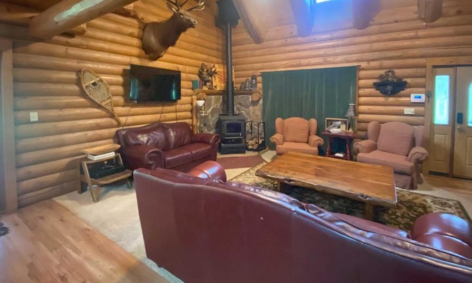 Alto House | Cozy Alto Cabin on 2 Acres Near Fishing and Skiing!