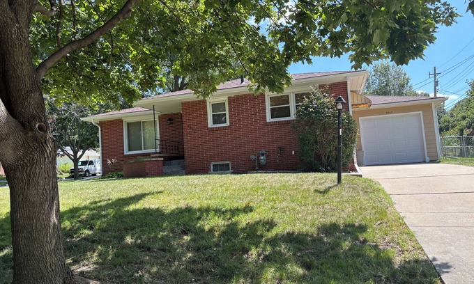 Lincoln Bed & Breakfast | Cozy and clean two bedroom home.Full bath. Coffee and rolls waiting for you.