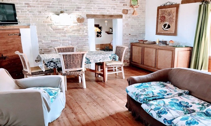 Spoleto Cottage | Cozy and comfortable 2 bedroom/1 bathroom self catering cottage