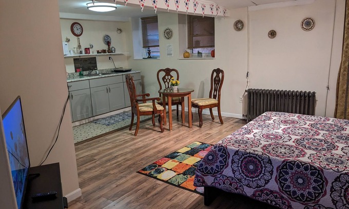 West New York House | Cozy and cute private studio close to Manhatan very affordable near NYC skyline