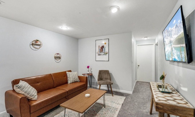 Westminster House | Cozy and Cute stay! 15 mins to Downtown Denver, 20 to Boulder and the Mountains!