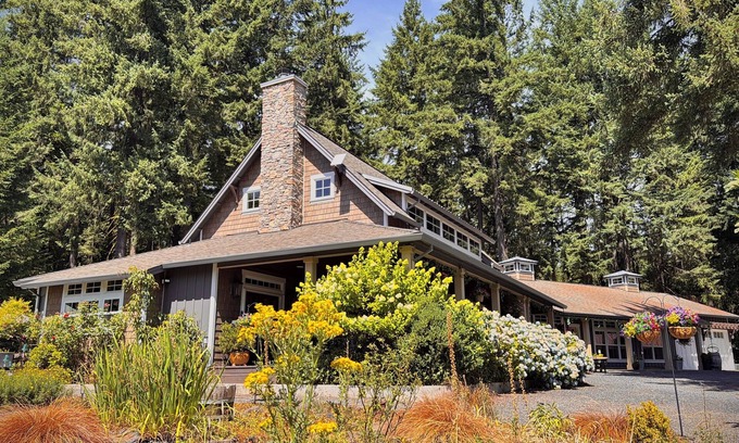 Warren Other | Cozy and Dainty 3-Bedroom Farmhouse on 5 Acres of Serene Nature