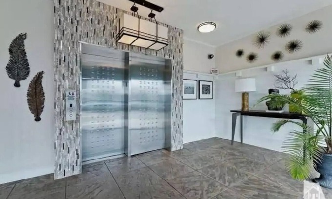 Hollywood Condo | Cozy and Elegant Beach Condo in Oxnard
