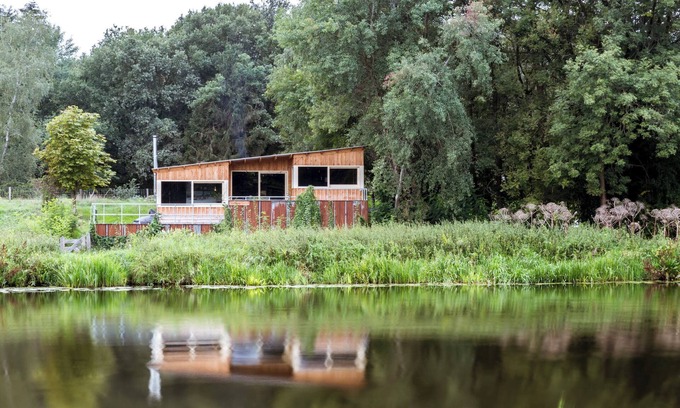 Dalfsen Ski Chalet | Cozy and luxurious nature cottage overlooking the river Vecht