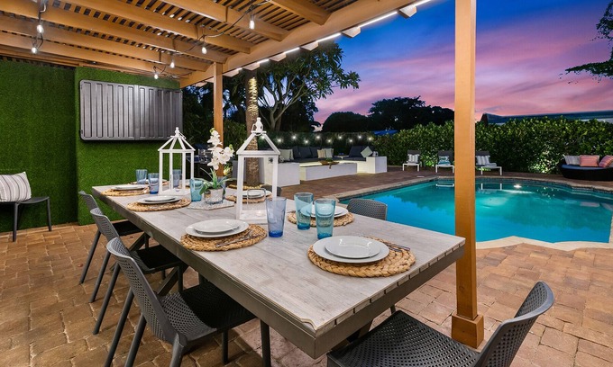 Coral Heights Villa | Cozy and Modern Home w/Heated Pool - RUBI.life