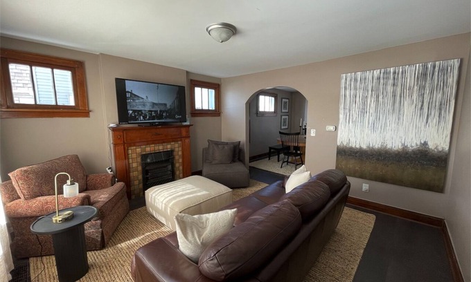 Columbus House | Cozy and Quiet historic home 1200