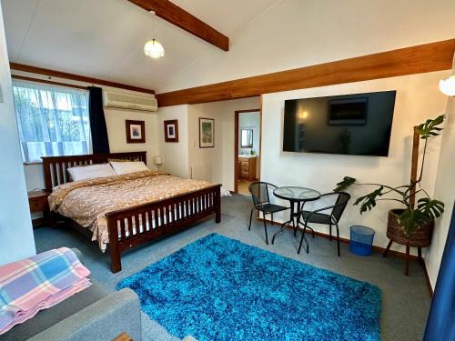 Dunedin Apartment | Cozy and quiet studio apartment with shared spa pool