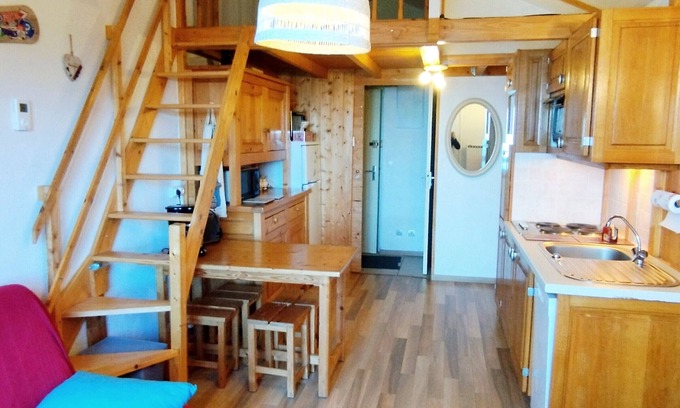 Prapoutel Apartment | Cozy apartment for 4-6 with balcony near slopes, TV, elevator and ski locker